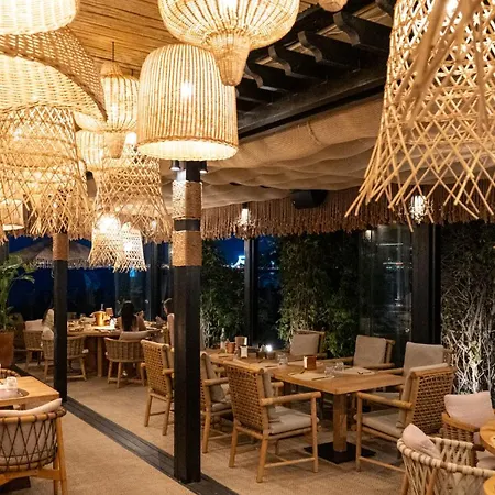 Oasis Vip Club - Настаняване, Ресторант И Плаж Daire