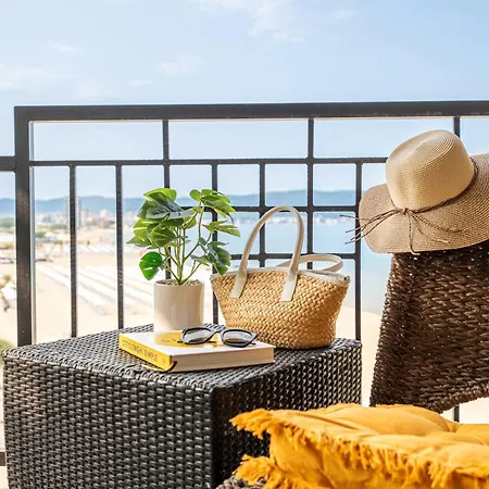 Daire Oasis Vip Club - Настаняване, Ресторант И Плаж
