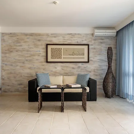Oasis Vip Club - Настаняване, Ресторант И Плаж Daire *